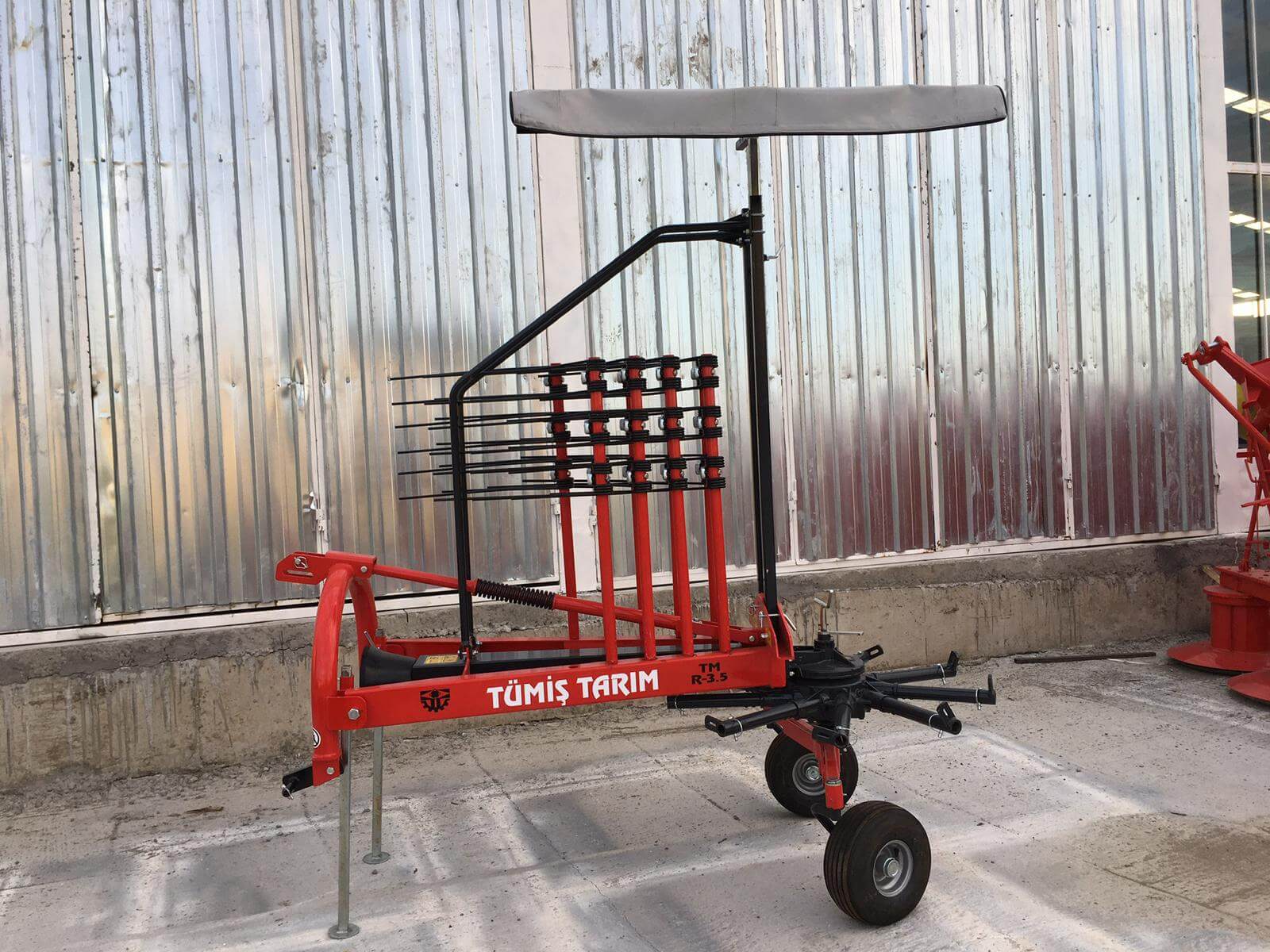 Tümiş Şanzımanlı Helikopter Ot Toplama Tırmığı 